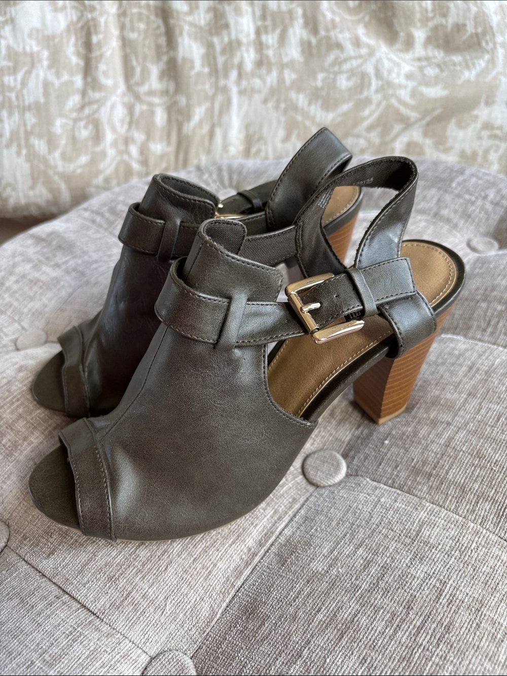 FIONI Open-Toe Slingback Heels in Dark Olive